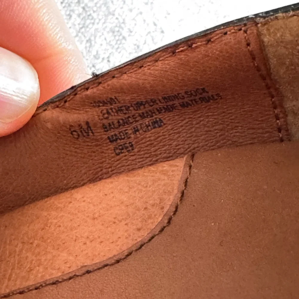 Women’s Sofft Black Skip On Heels Size 6M EUC - Picture 5 of 6